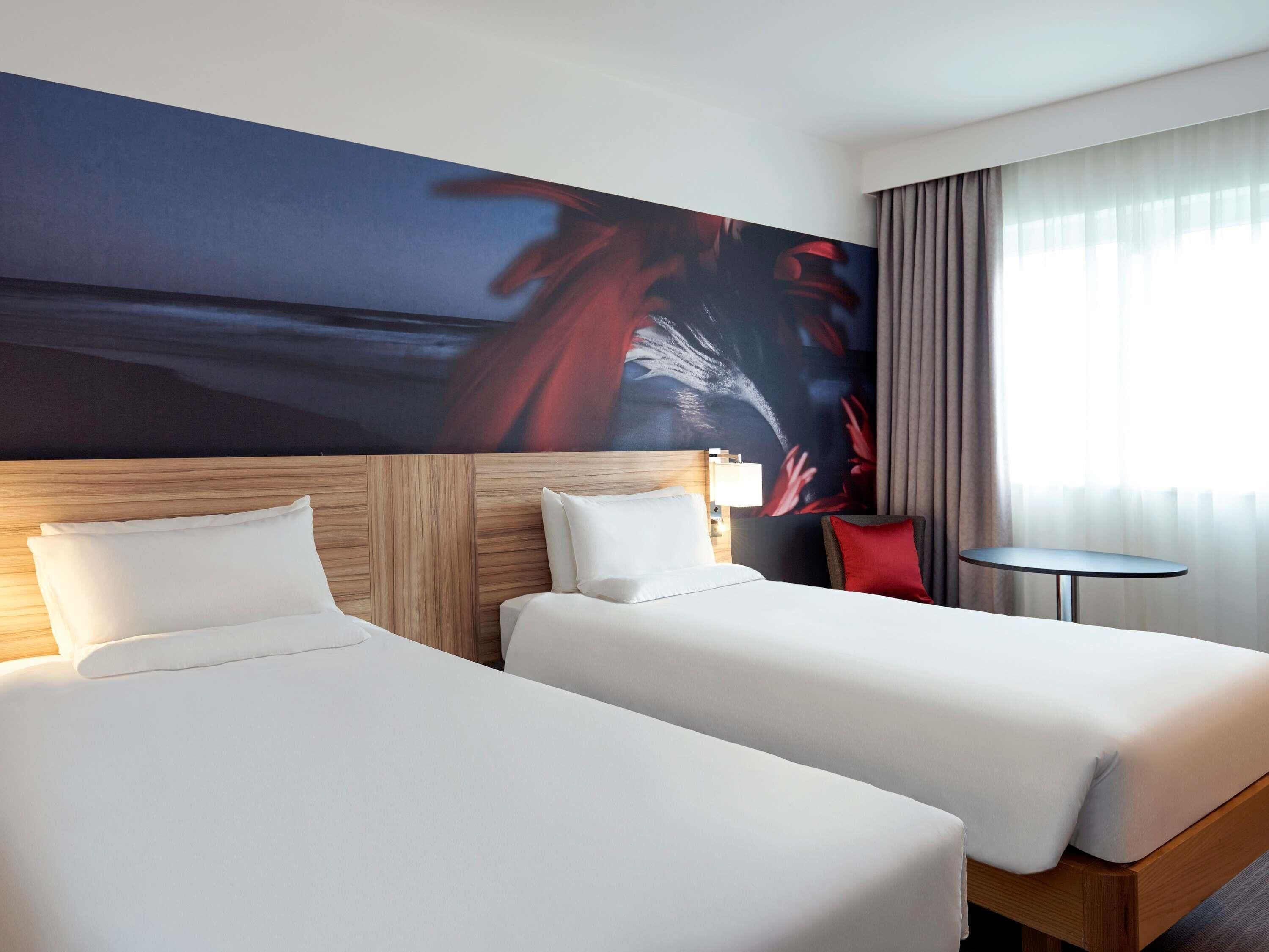 Hypo-allergenic bedding, in-room safe, desk, soundproofing
