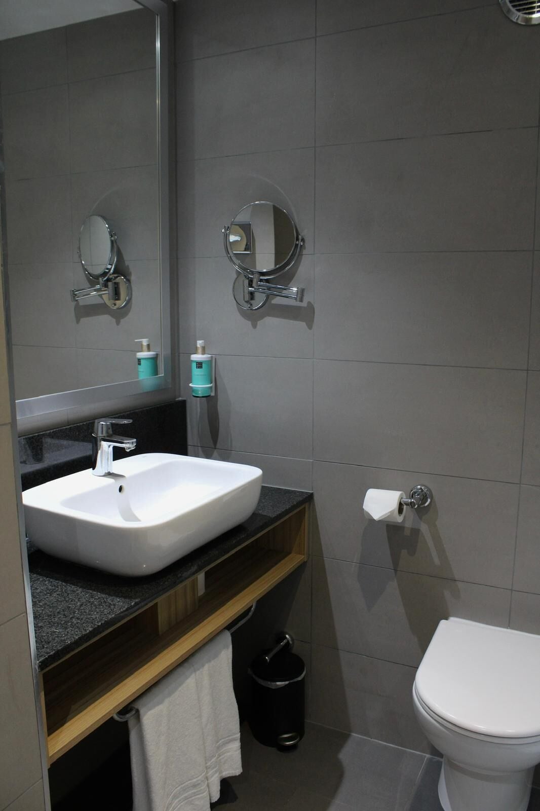 superior room, 2 single beds | bathroom | combined shower/bathtub, deep-soaking bathtub, rainfall showerhead