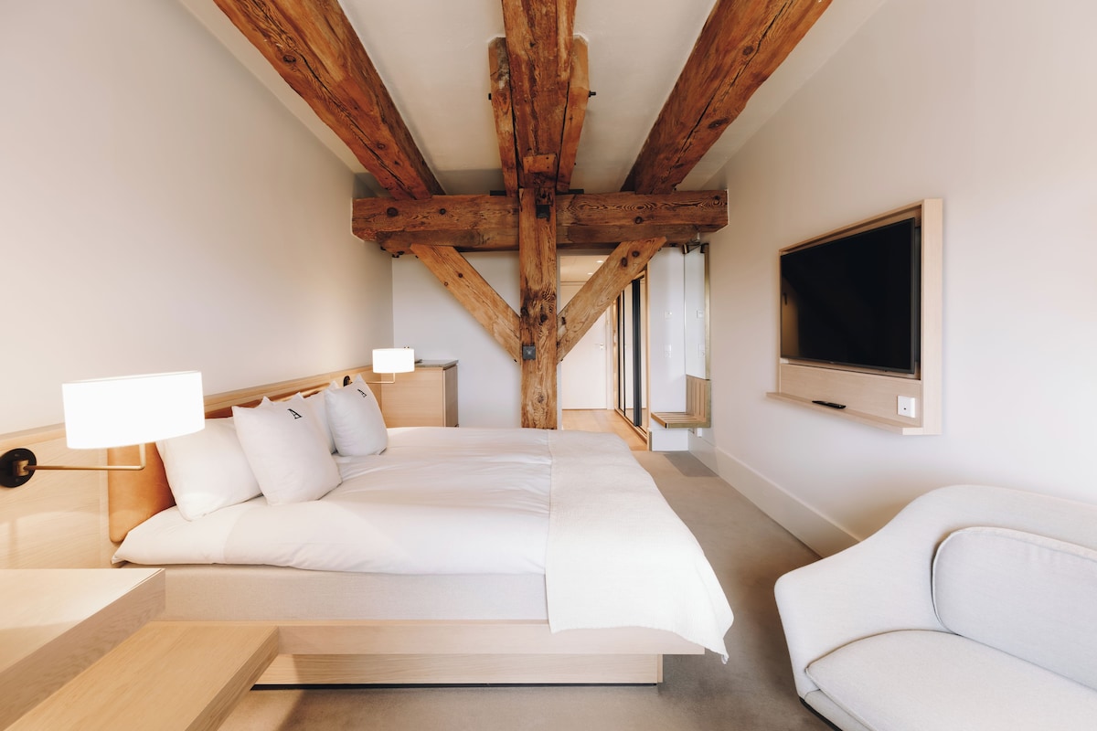 Ropa de cama de alta calidad, colchones con pillow-top y minibar 