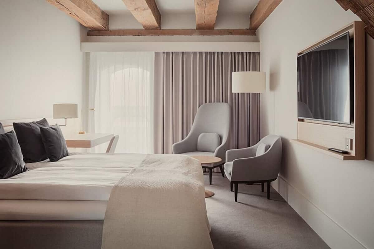 Premium bedding, pillow-top beds, minibar, in-room safe
