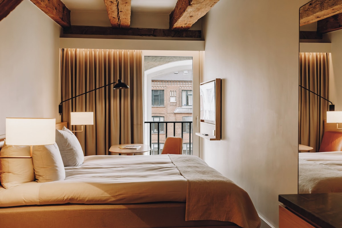 Ropa de cama de alta calidad, colchones con pillow-top y minibar 