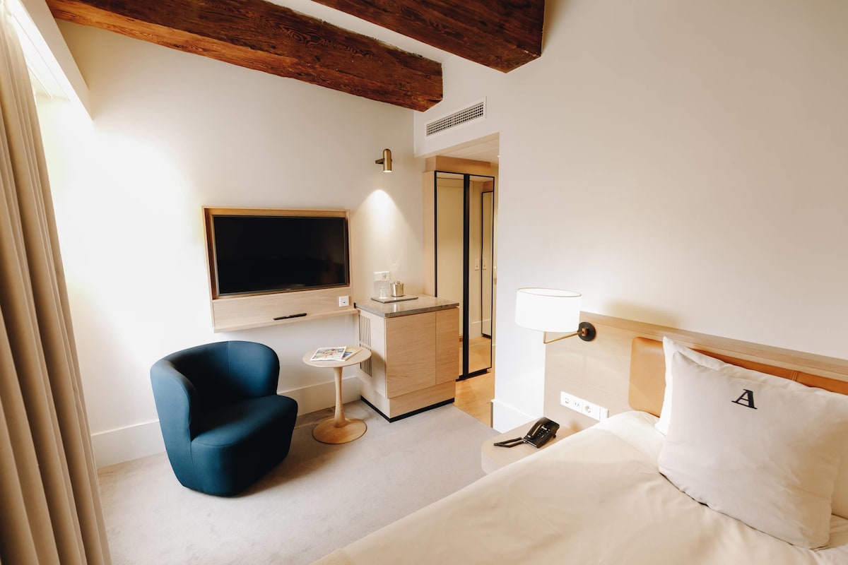 Habitación (Compact Single) | Ropa de cama de alta calidad, camas con pillow-top y minibar