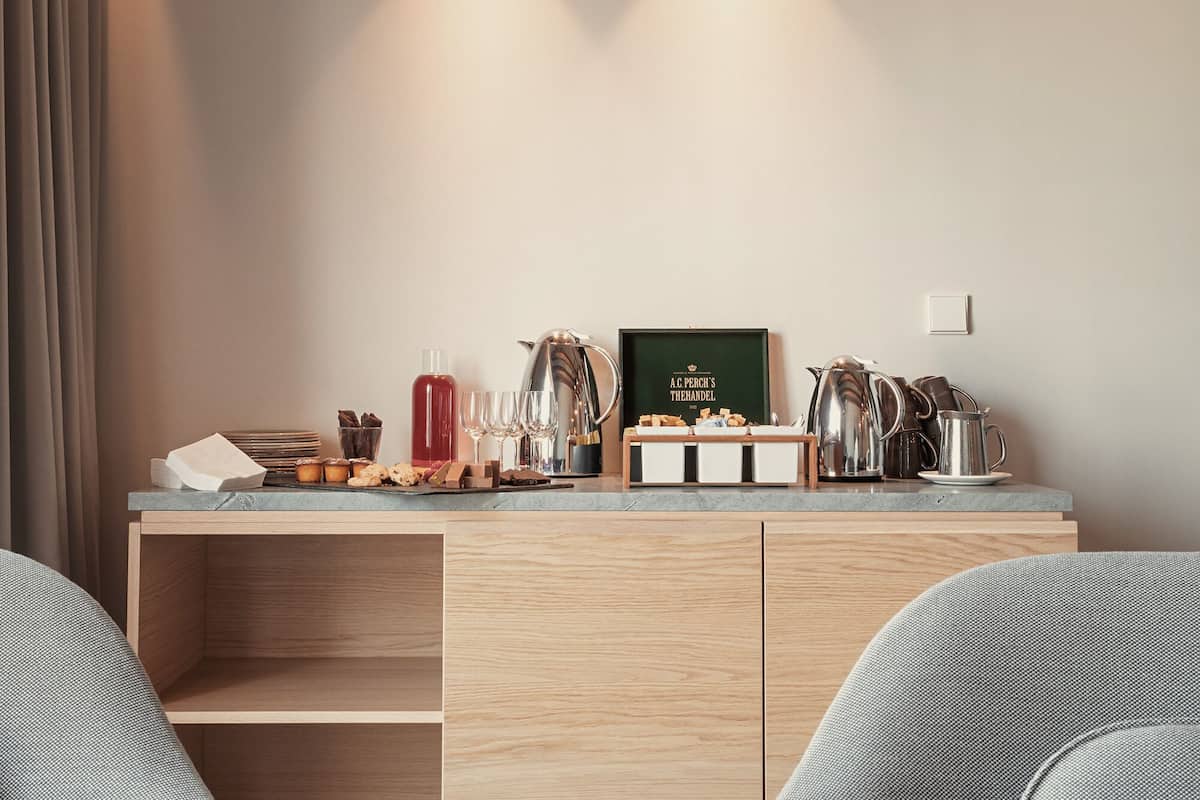 Suite (Conference) | Premium bedding, pillow-top beds, minibar, in-room safe