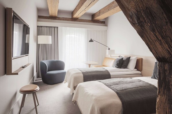 Premium bedding, pillow-top beds, minibar, in-room safe