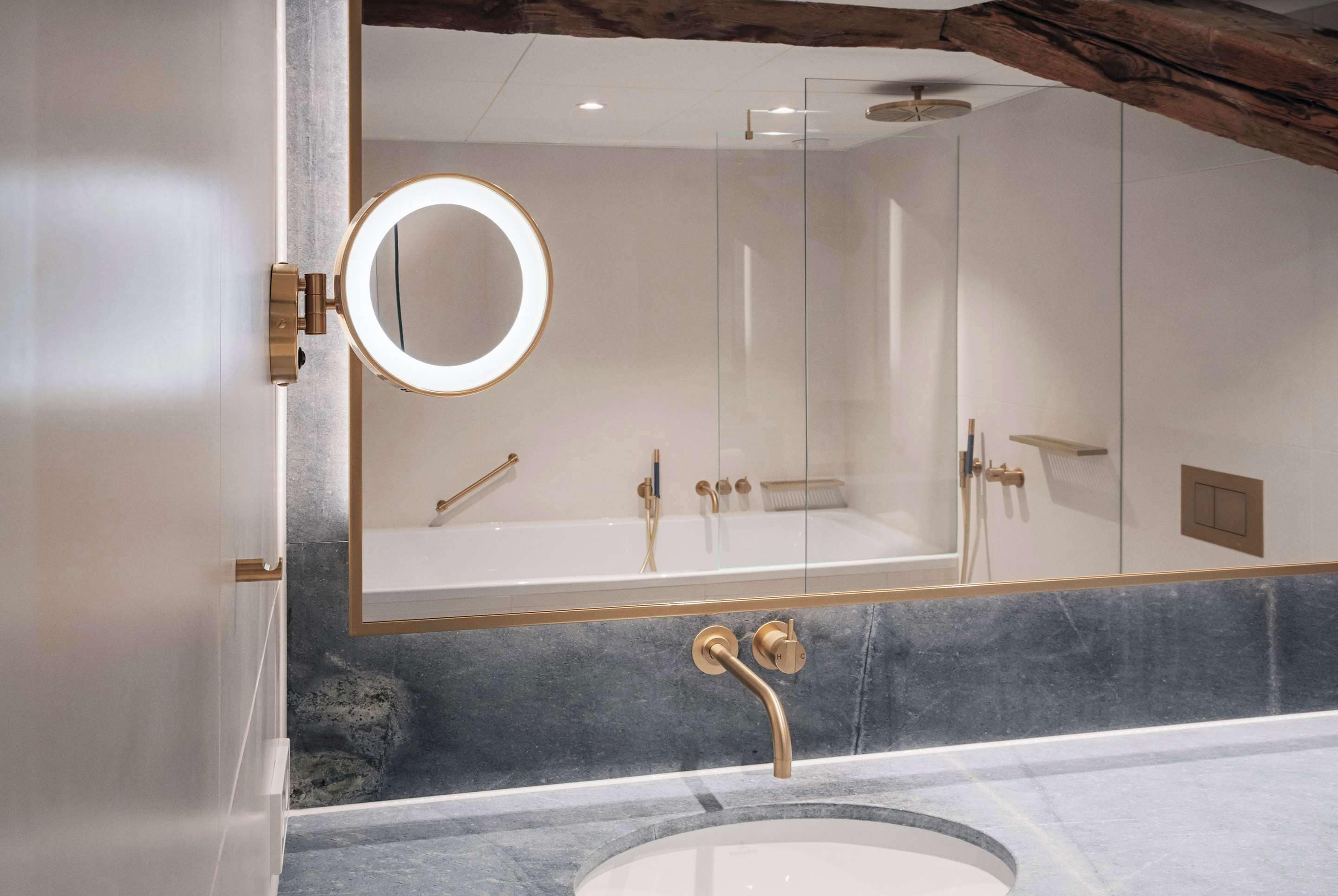 premium bedding, pillow-top beds, minibar, in-room safe