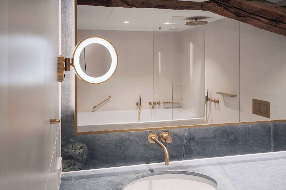 premium bedding, pillow-top beds, minibar, in-room safe