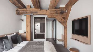 Chambre Deluxe (Waterfront) | Literie de qualité supérieure, surmatelas, minibar