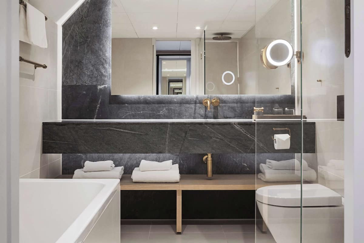 premium bedding, pillow-top beds, minibar, in-room safe