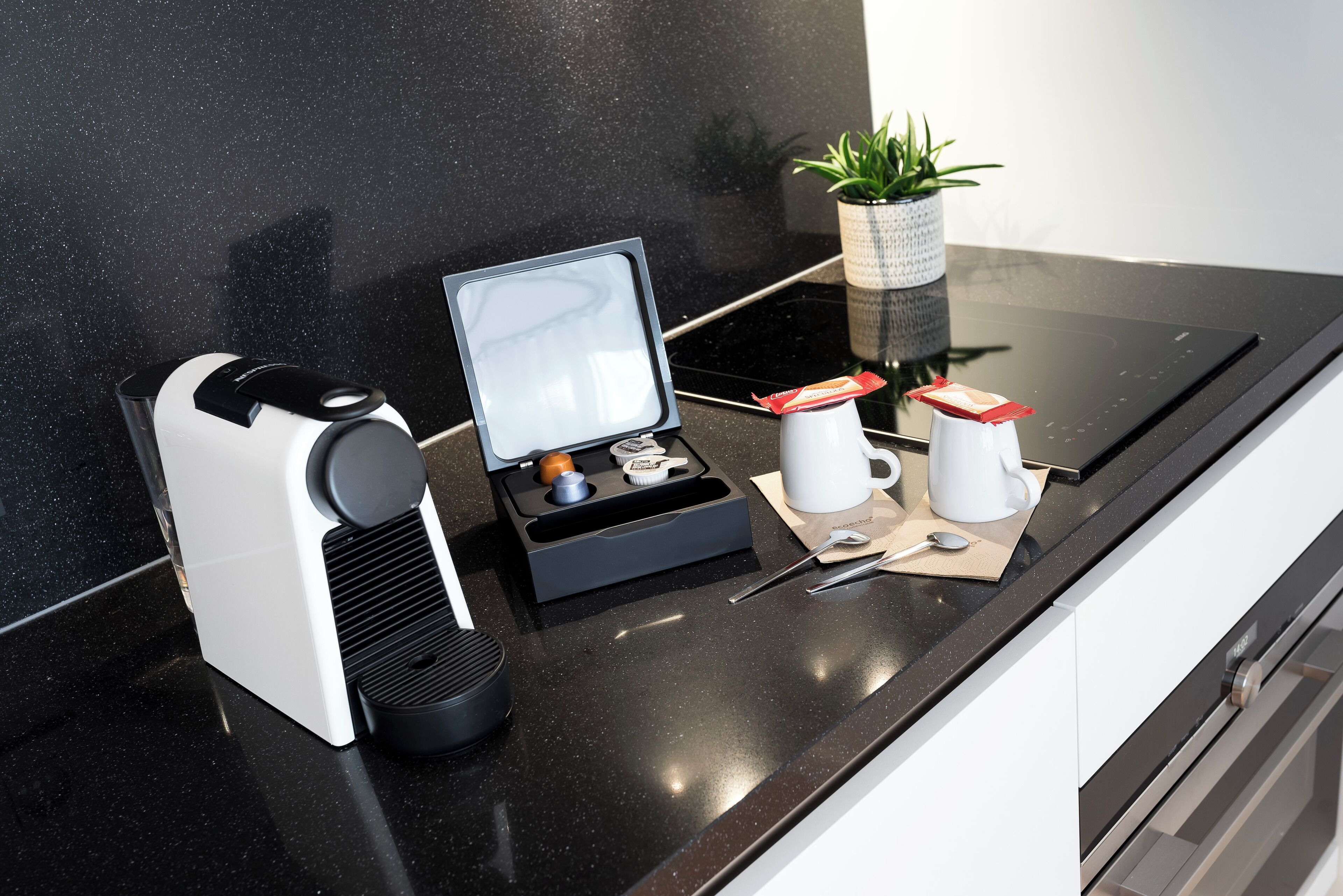 coffee/tea maker, electric kettle, toaster