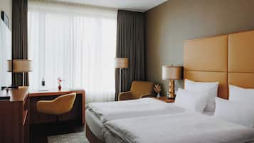 Hochwertige Bettwaren, Select-Comfort-Betten, Zimmersafe, Schreibtisch