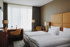 Hochwertige Bettwaren, Select-Comfort-Betten, Zimmersafe, Schreibtisch