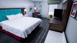 A hotel room with a large bed, a television, a desk, and a chair. - Hampton Inn Pickwick Dam-At Shiloh Falls (Counce)