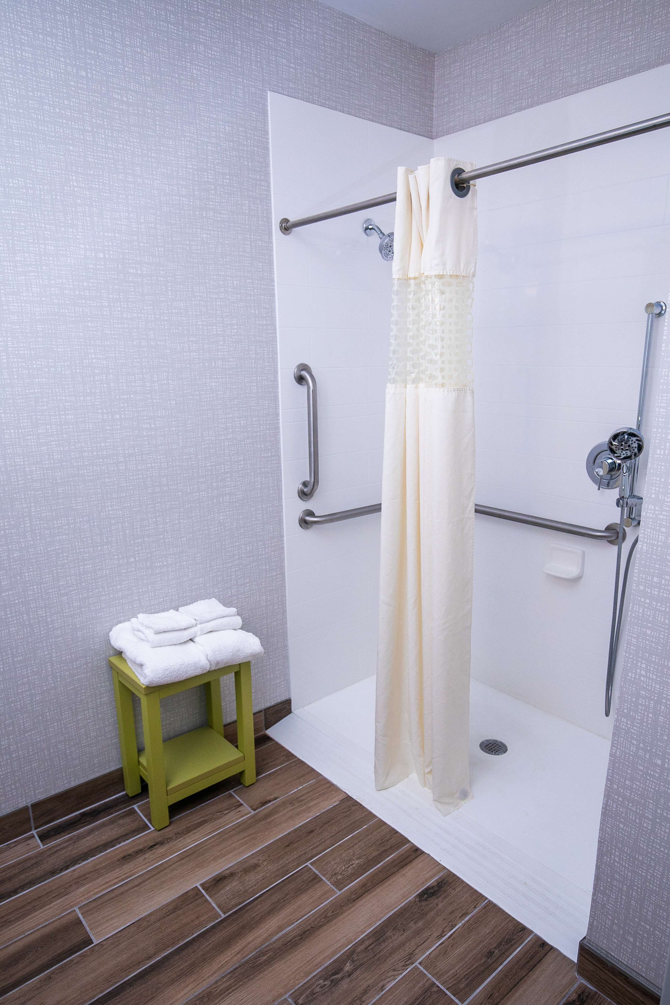 Buồng tắm vòi sen