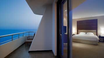 Premium bedding, down duvets, minibar, in-room safe