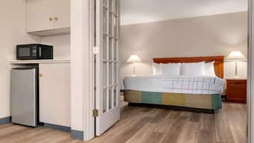 Suite, 1 King-Bett, Nichtraucher | Hochwertige Bettwaren, Minibar, Schreibtisch