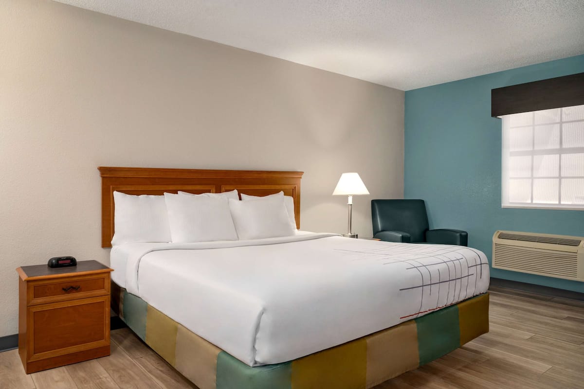 Premium bedding, minibar, desk, laptop workspace
