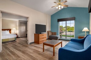 Suite, 1 King-Bett, Nichtraucher | Hochwertige Bettwaren, Minibar, Schreibtisch