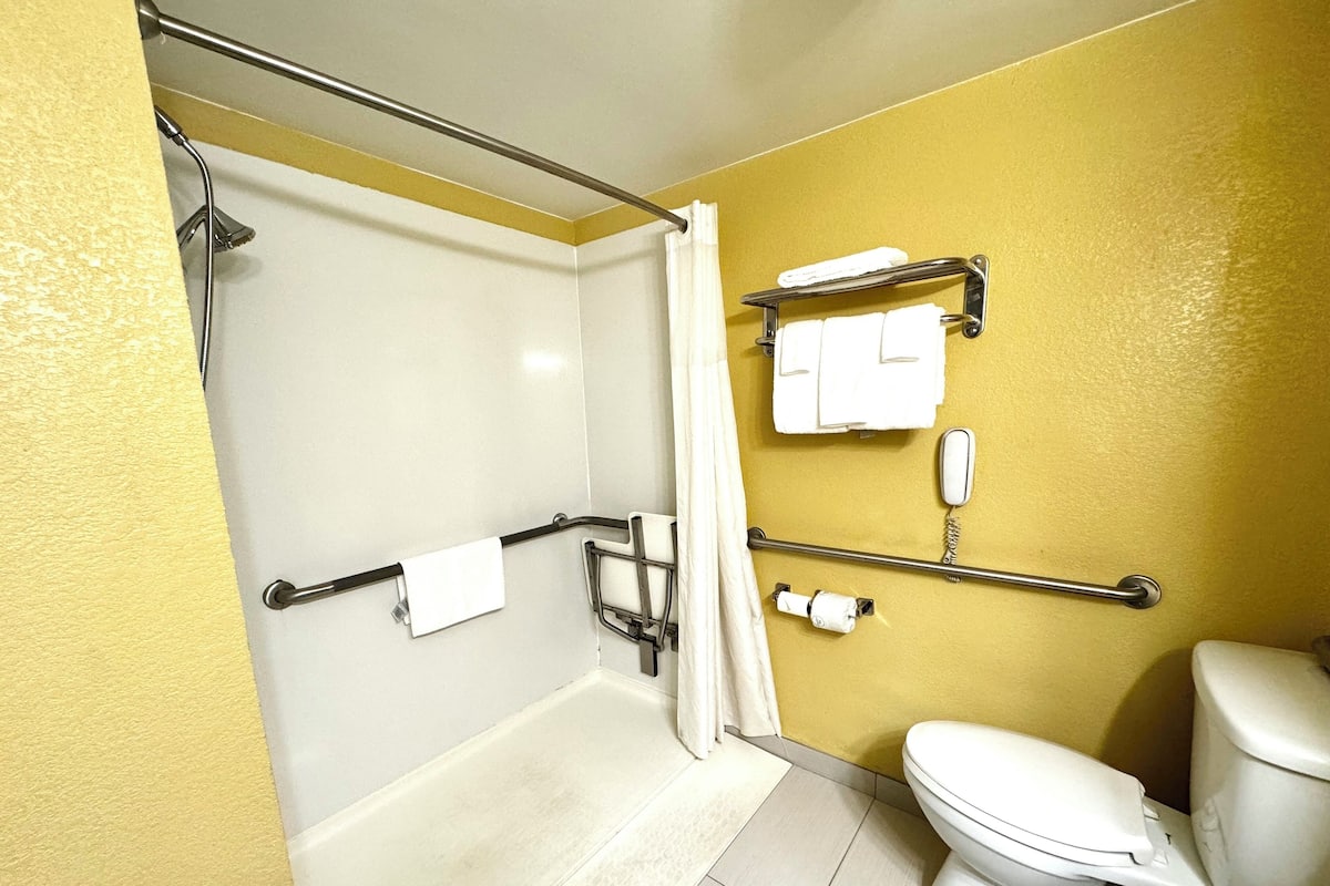 1 chambre, literie de qualité, coffre-fort, bureau