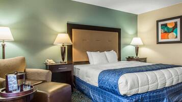 Premium bedding, in-room safe, desk, laptop workspace