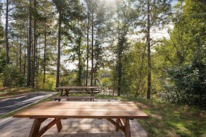 BBQ/picnic area - Days Inn by Wyndham Anderson (Anderson)
