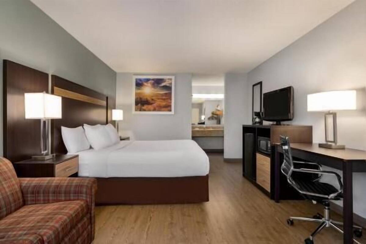Premium bedding, pillowtop beds, in-room safe, desk