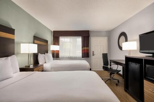 Premium bedding, pillowtop beds, in-room safe, desk