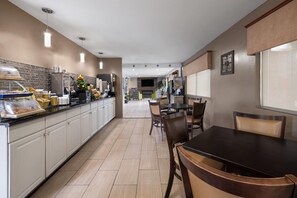 Desayuno continental gratuito y diario