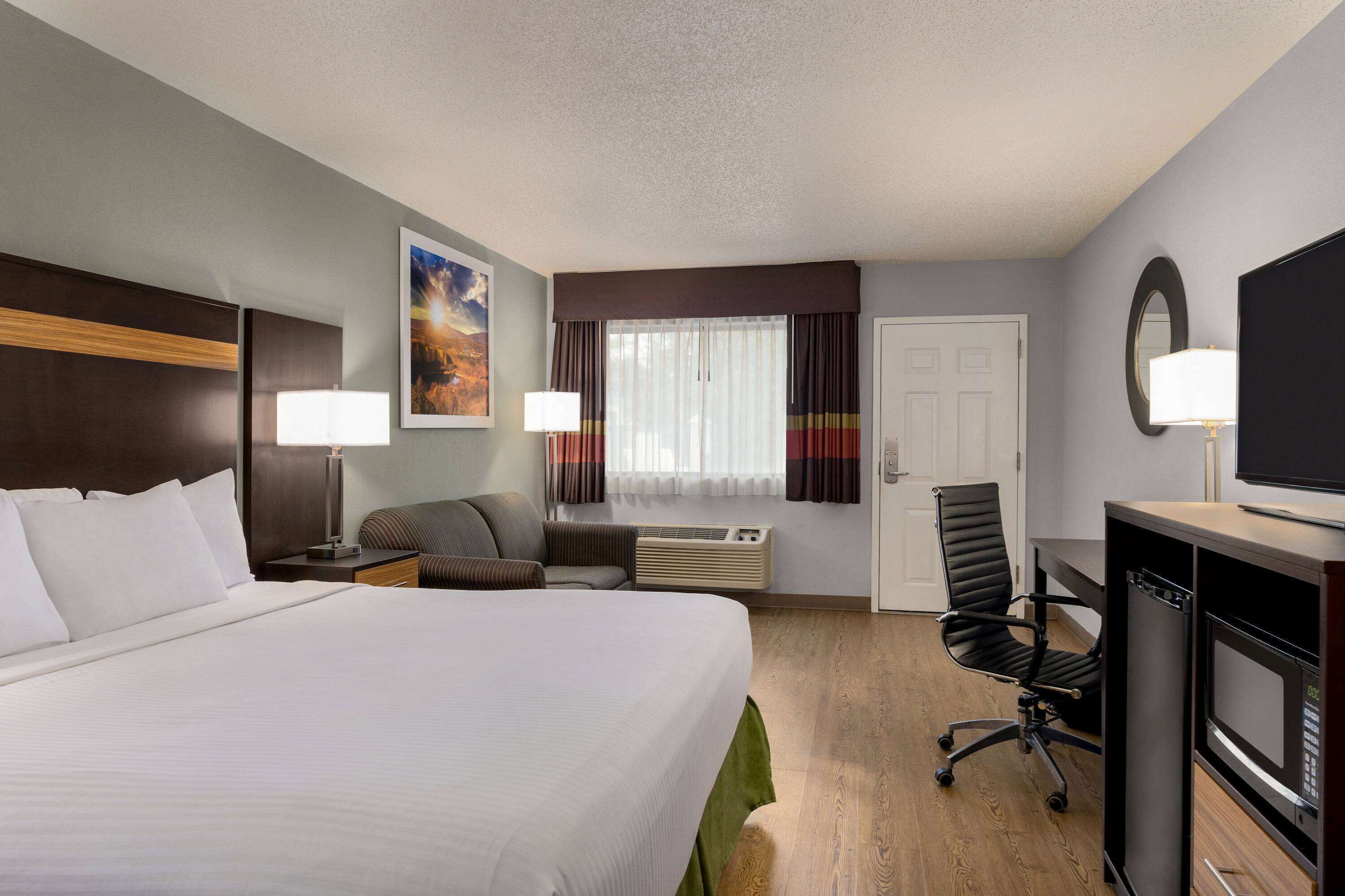Premium bedding, pillowtop beds, in-room safe, desk