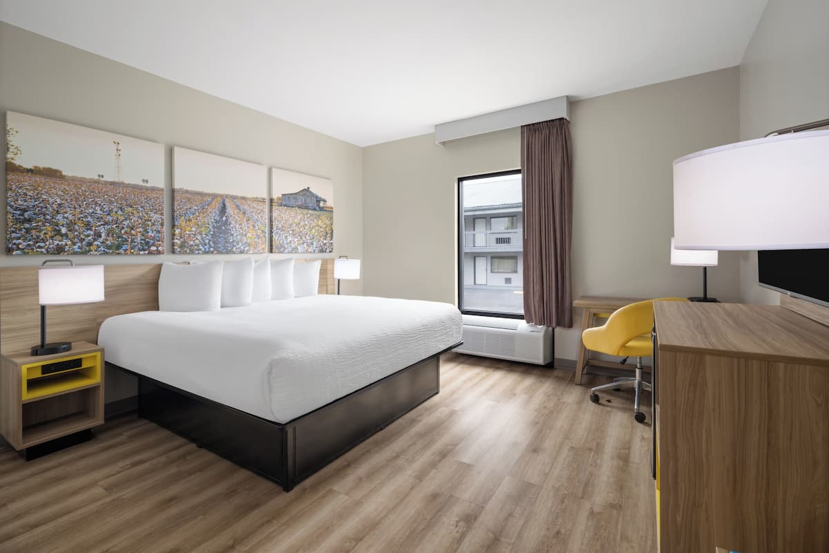 Premium bedding, pillowtop beds, in-room safe, desk