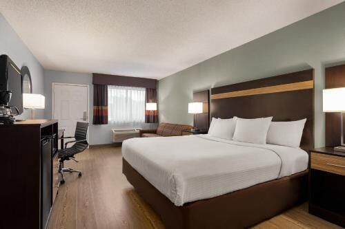 Premium bedding, pillowtop beds, in-room safe, desk