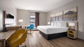 Deluxe Room, 1 King Bed, Non Smoking | Premium bedding, pillowtop beds, in-room safe, desk