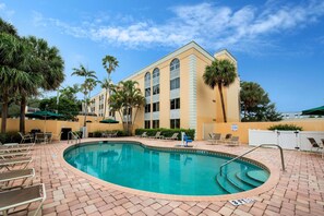 Outdoor pool, pool loungers