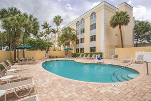 Outdoor pool, pool loungers