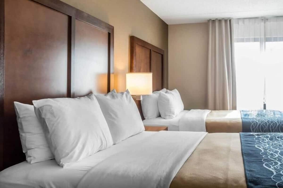 Desk, laptop workspace, iron/ironing board, free WiFi