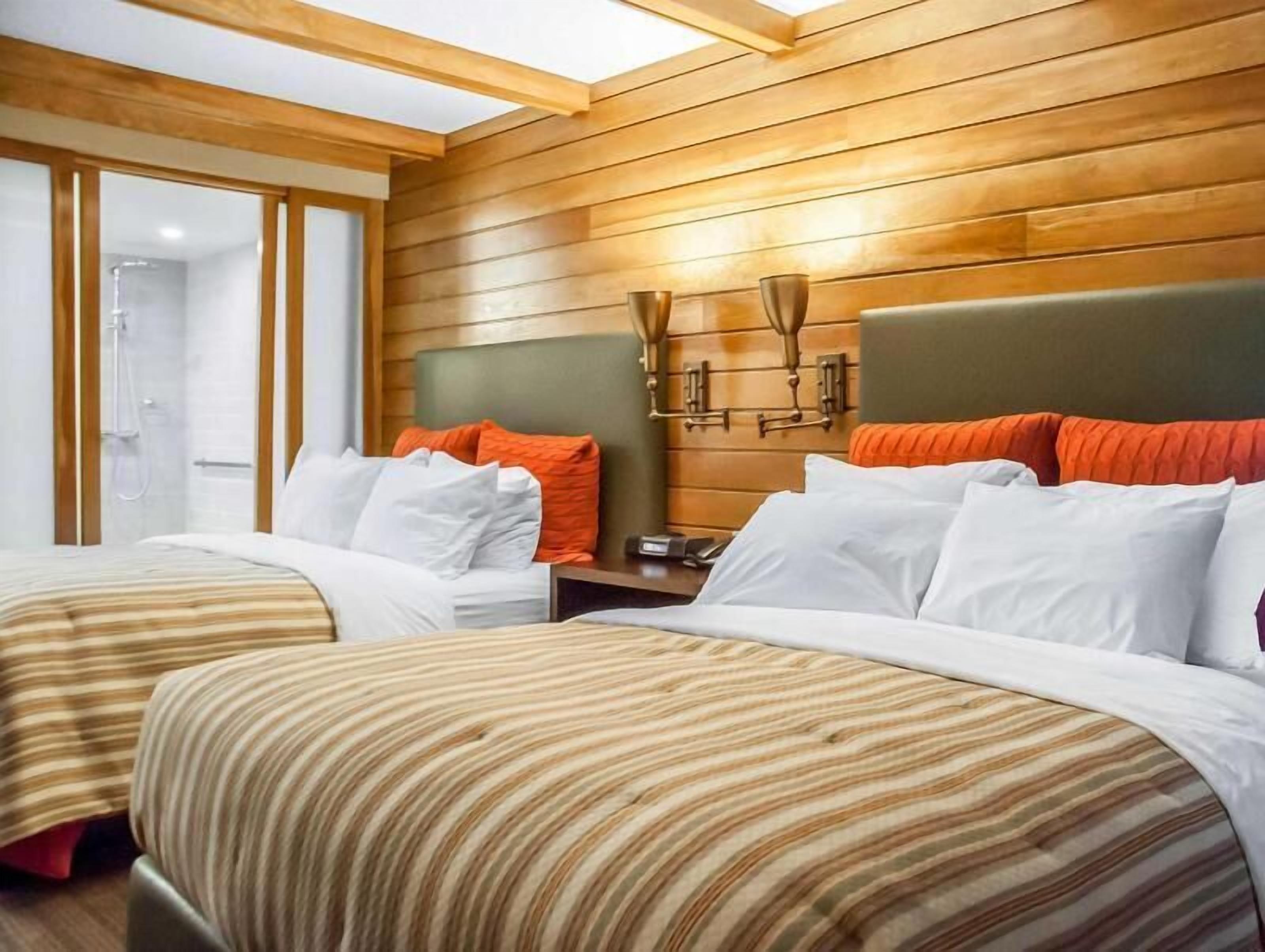 Una scrivania, postazione laptop, ferro/asse da stiro, Wi-Fi gratuito