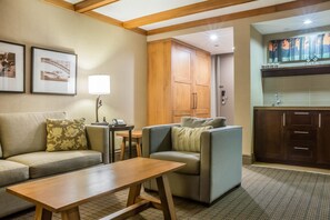 Desk, laptop workspace, iron/ironing board, free WiFi - Comfort Inn The Pointe (Niagara Falls)