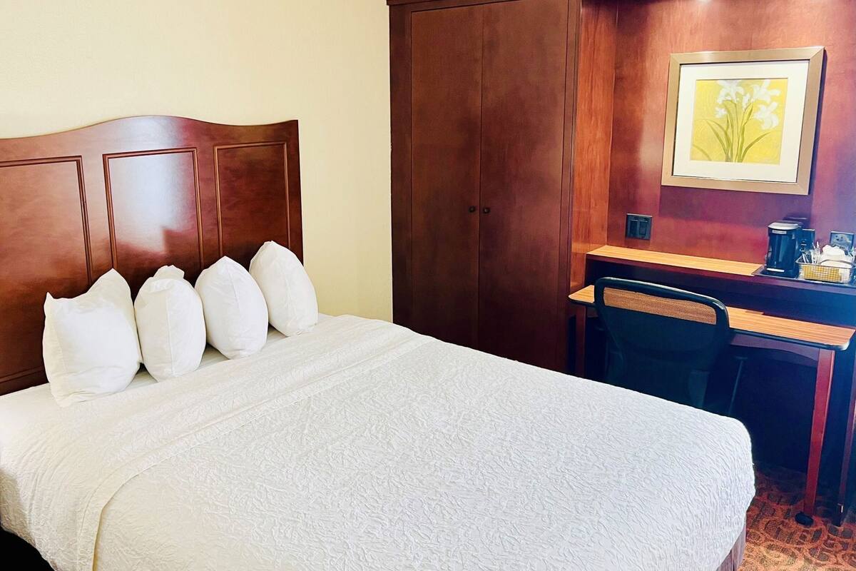 Desk, laptop workspace, iron/ironing board, free cribs/infant beds