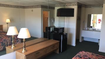 Standard Room, 1 King Bed | Iron/ironing board, rollaway beds, free WiFi