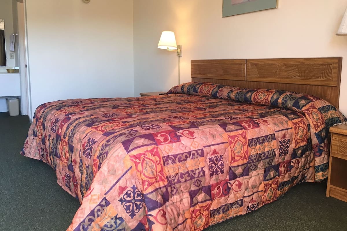 Standard Room, 1 King Bed | Iron/ironing board, rollaway beds (surcharge), WiFi (free)