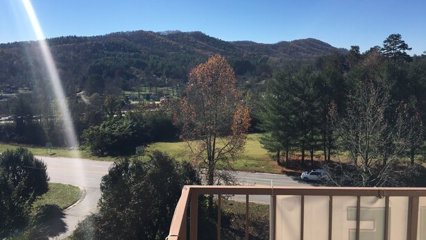 Unclassified image, 1 of 11, button - Mountain Vista Inn (Murphy)