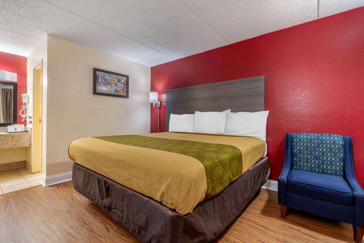 Free cots/infant beds, rollaway beds, free WiFi, bed sheets