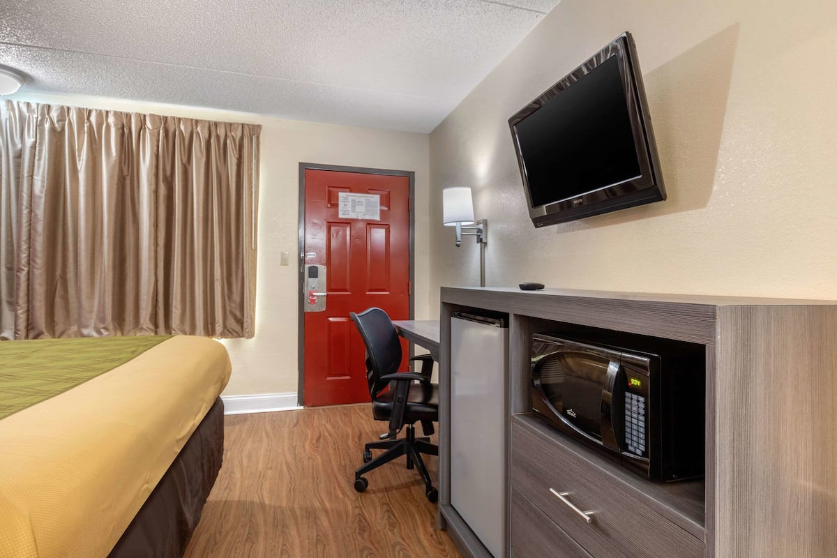 Free cots/infant beds, rollaway beds, free WiFi, bed sheets