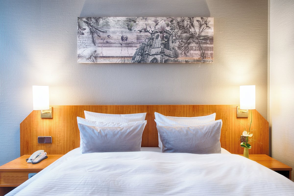 In-room safe, desk, free cribs/infant beds, free WiFi