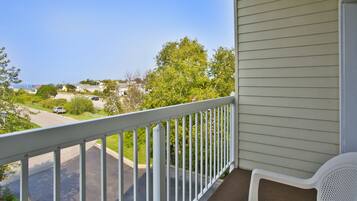 1 bedroom, premium bedding, desk, blackout curtains