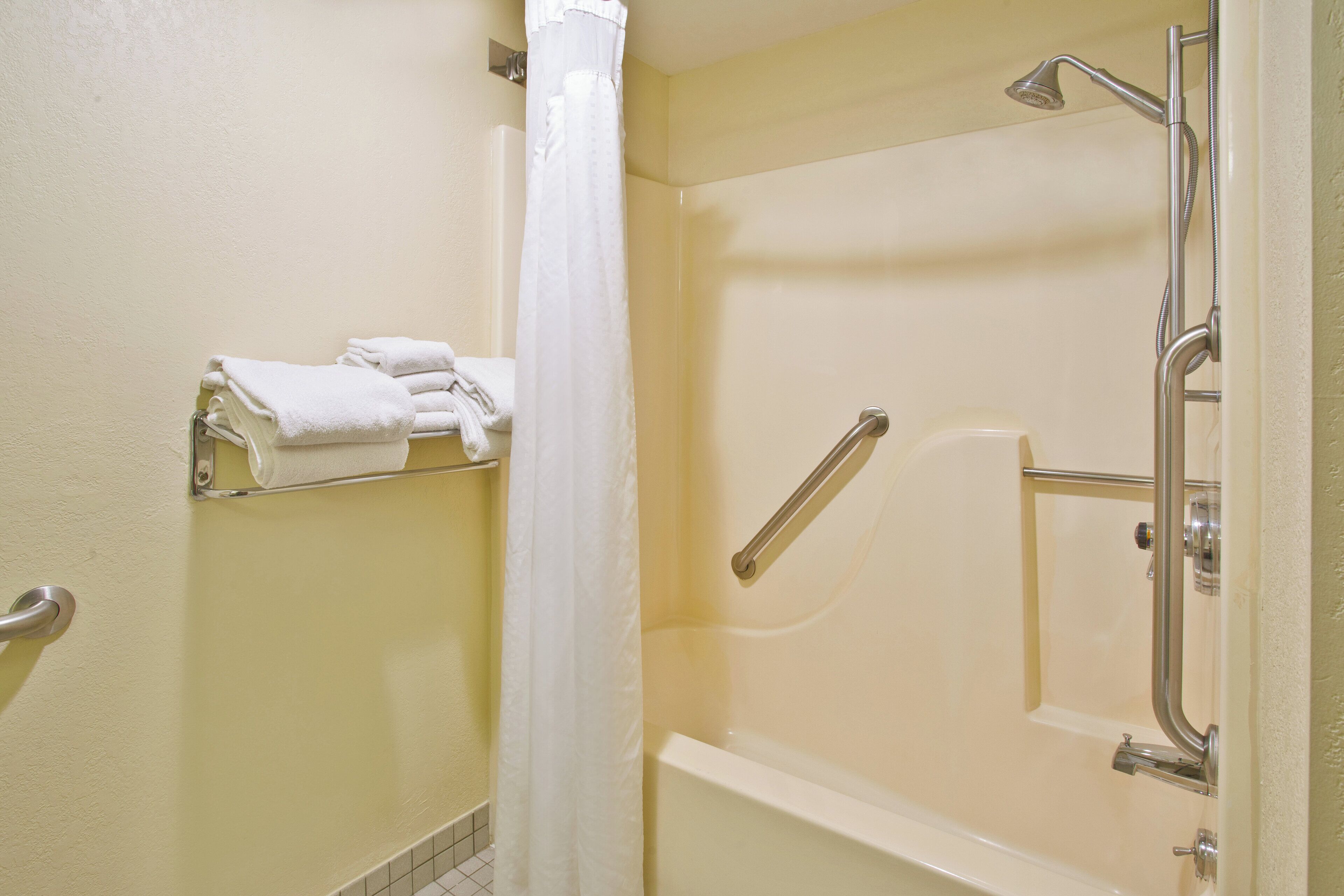 combined shower/bathtub, free toiletries, hair dryer, towels