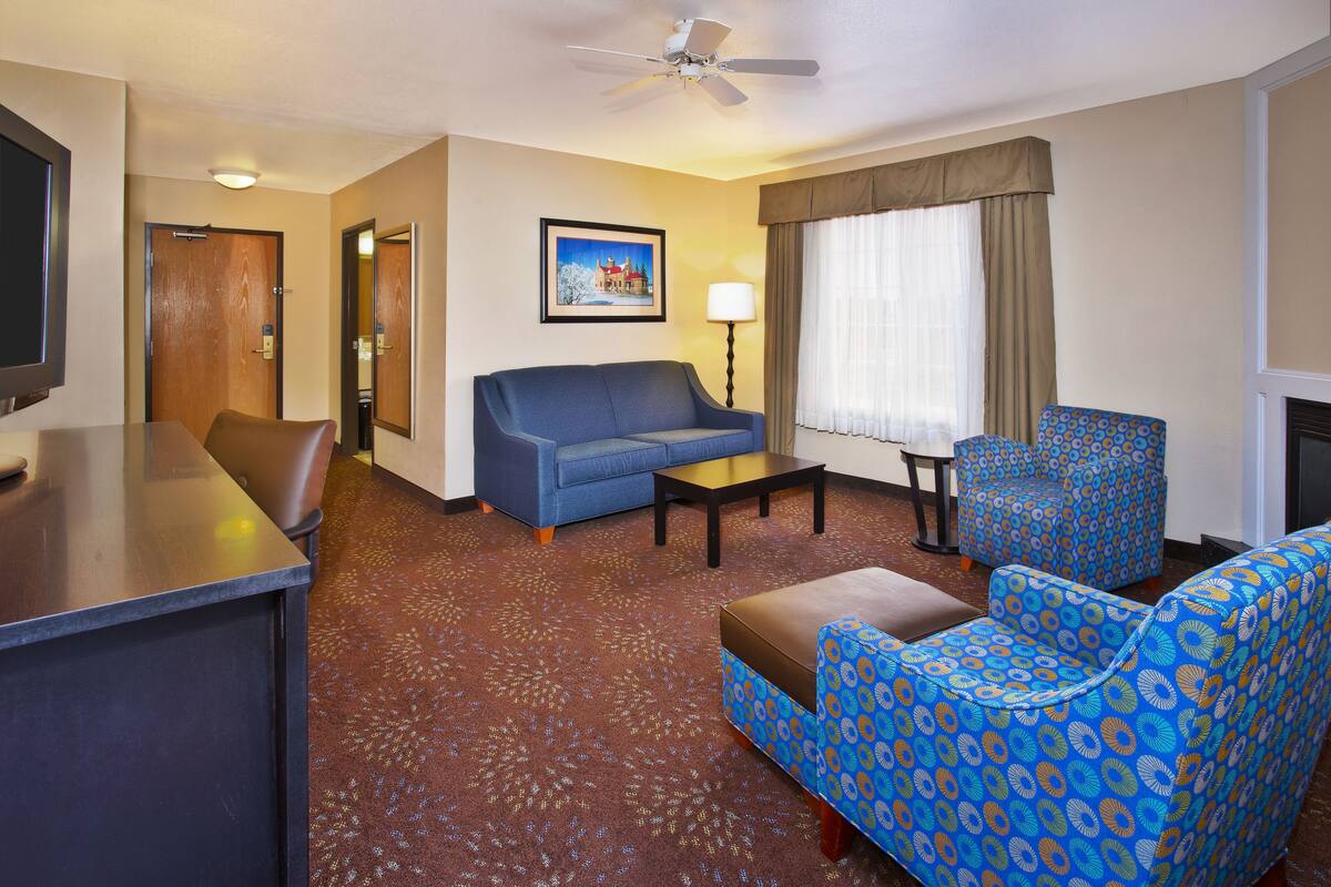 Suite, 1 Bedroom | Premium bedding, desk, blackout curtains, iron/ironing board