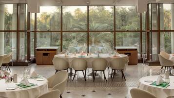 3 restaurants servant le petit déjeuner