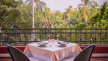 3 restaurants servant le petit déjeuner