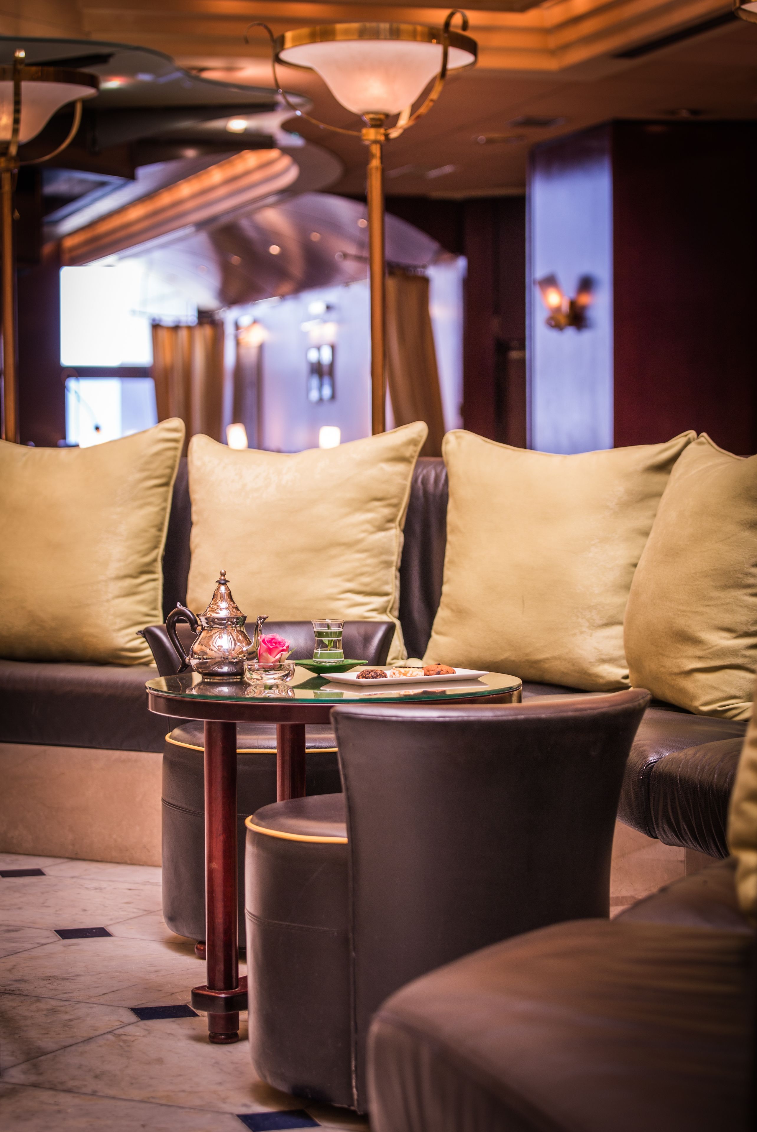 Lobby-lounge