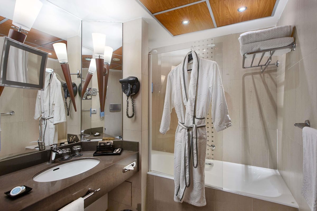 Premium bedding, minibar, in-room safe, desk